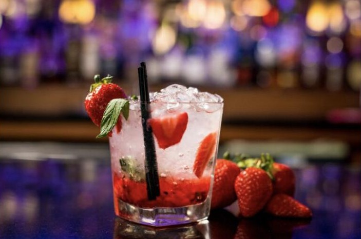 Osprey Hotel - Bar, strawberry cocktail